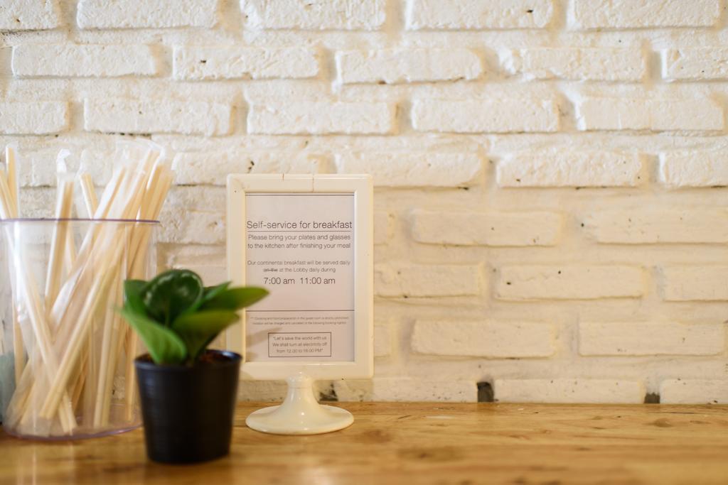 Warm White Hostel Бангкок Экстерьер фото