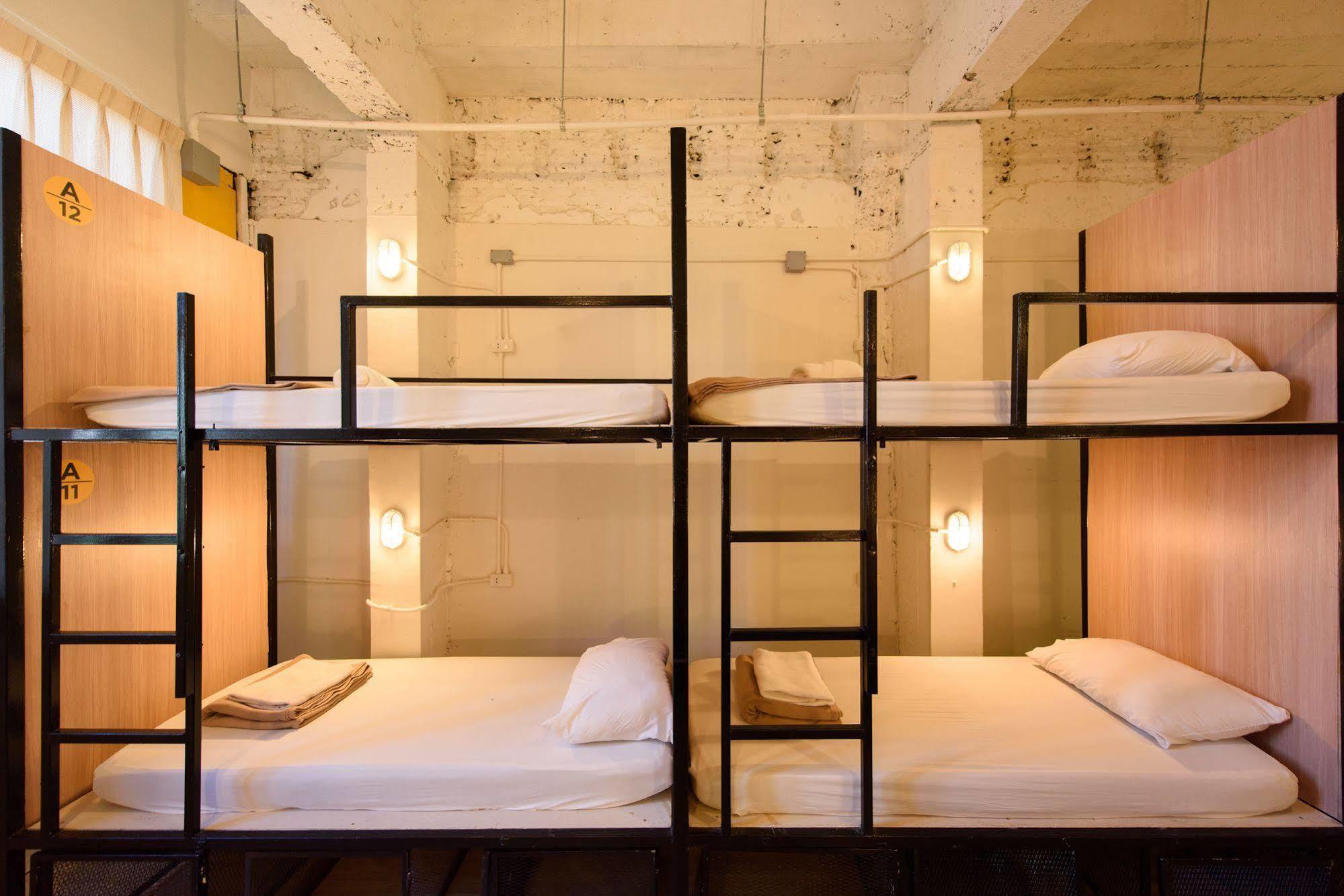 Warm White Hostel Бангкок Экстерьер фото
